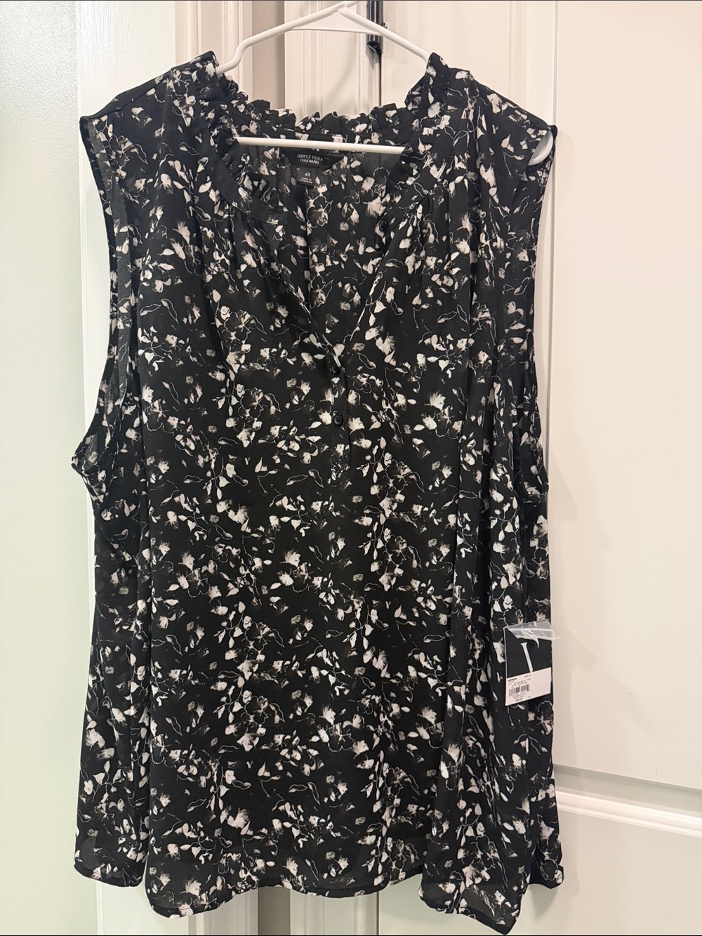 Vera Wang Black and White Floral Sleeveless Blouse
